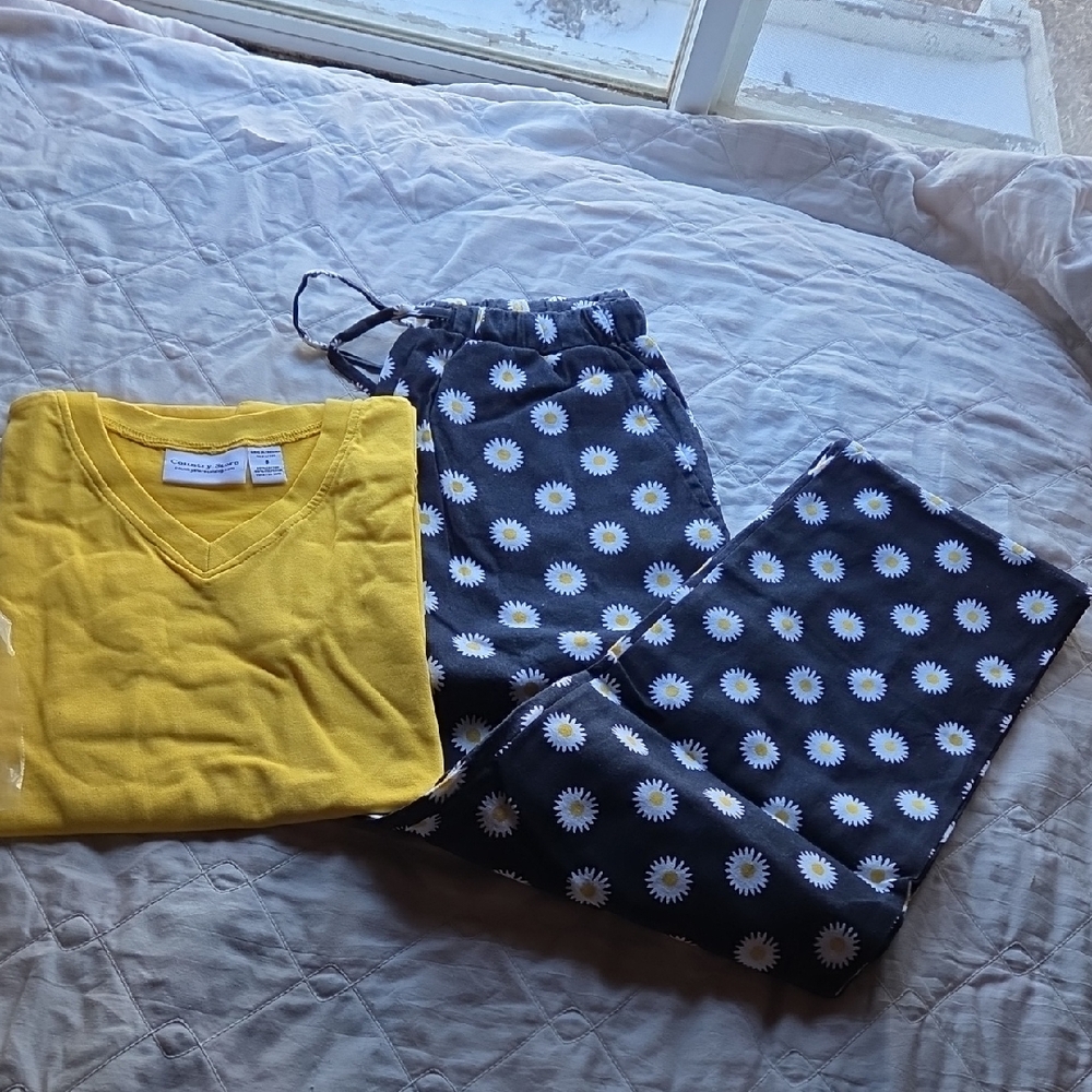 Women's Yellow and Navy Daisy Print Pajama Set Sz Small